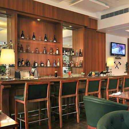 Hotel Haut Monde Gurgaon Bagian luar foto
