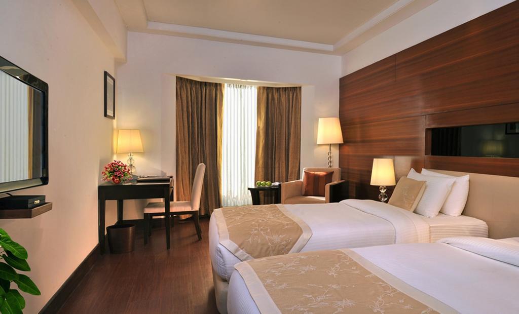 Hotel Haut Monde Gurgaon Bagian luar foto