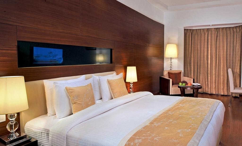 Hotel Haut Monde Gurgaon Bagian luar foto