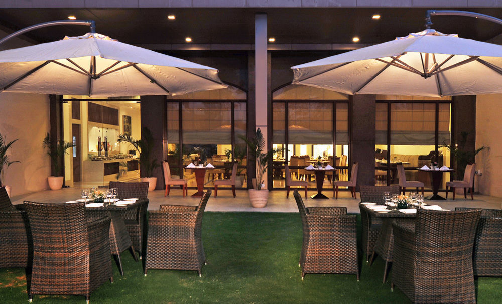 Hotel Haut Monde Gurgaon Bagian luar foto