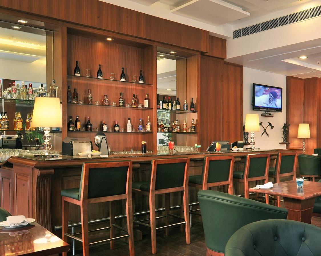 Hotel Haut Monde Gurgaon Bagian luar foto