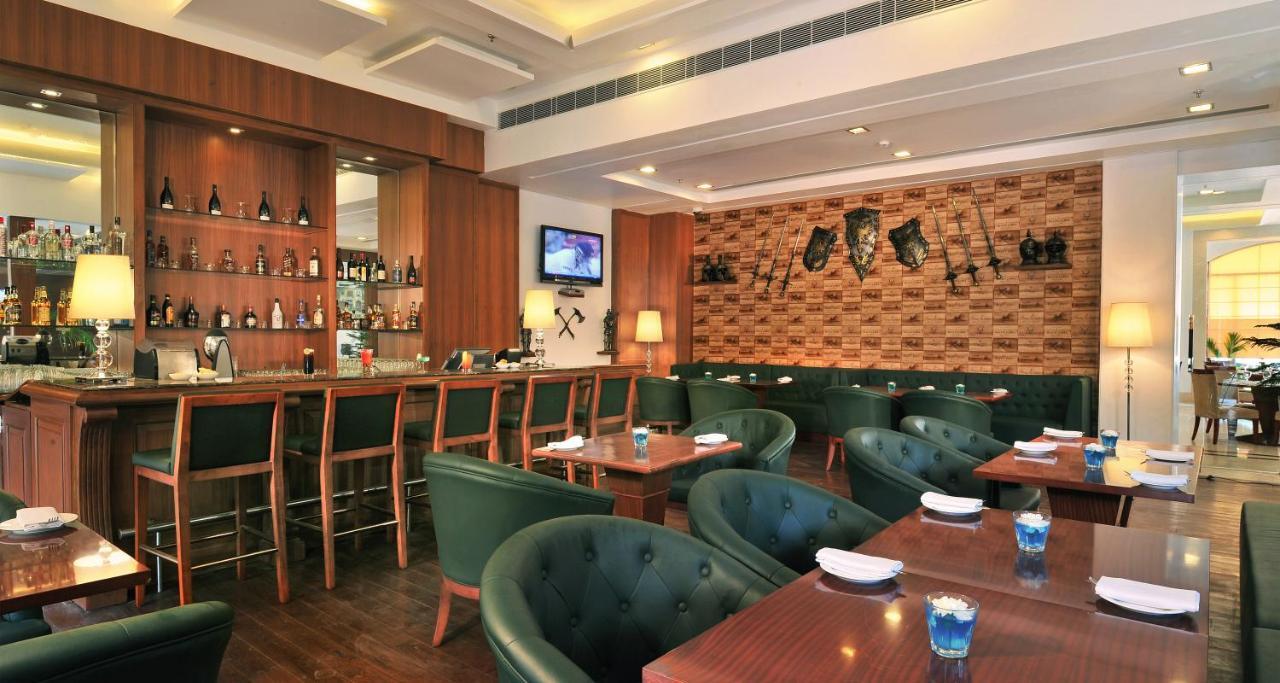 Hotel Haut Monde Gurgaon Bagian luar foto